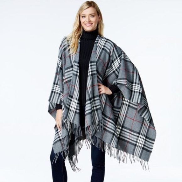 V. FRAAS Sweaters - V. FRAAS | Plaid Ariana Poncho | OSFM